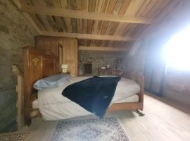 Nuit insolite, chambre au dessus d'une étable，位于La Chapelle-Thémer的酒店