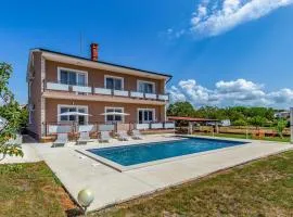 Nice Home In Valbandon With Outdoor Swimming Pool