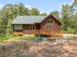 Romantic Cabin w Rain Shower & Spa Tub，位于科尼利亚的酒店