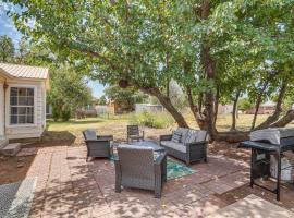 Pet Friendly Home with Yard and Grill in Crowell!，位于Crowell的酒店