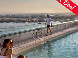 DUCASSI SUITES ROOFTOP POOL - BEACH CLUB and SPA，位于蓬塔卡纳的酒店