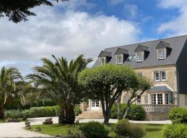 Villa Champfleury, à 50 m de la plage!，位于Réville的酒店