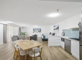 Surfers Paradise - Huge Family Apartment