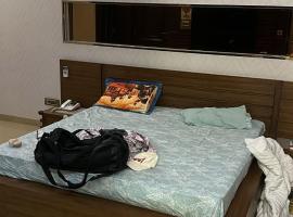 The Shine Hotel Inn，位于Orai的酒店