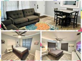 2Bed 1Bath CentralLocation 2 Mile LEGOLAND and Dining，位于Cypress Gardens的酒店