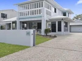 Stunning Waterfront Home with pool - Sylvan Beach Esp, Bellara