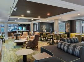 拉斐特机场万怡酒店，位于拉斐特的酒店