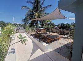 Apartment 3bedrooms 2bathrooms rooftop jacuzzi，位于Pointe aux Sable的酒店