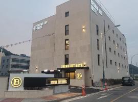 Mokpo Brown Dot Hotel Namak，位于木浦市的酒店