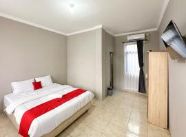 RedDoorz near Maulana Yusuf Stadium Serang，位于Kumprung的酒店
