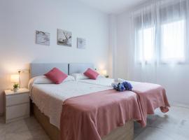 Áticos Lux Sevilla Piscina Parking，位于博尔穆霍斯的酒店