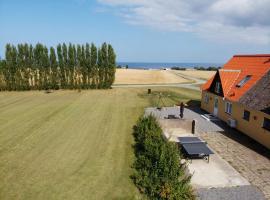 Solhjem Bornholm - sea view - big garden，位于古兹耶姆的公寓