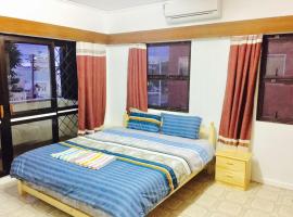 King sized bedroom-in SUVA Centre，位于The Domain的酒店