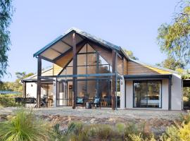 Inji Homestead - 5 acre holiday home in Margaret river region，位于亚林加普的酒店