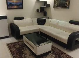 High Quality Furnished 3-Bedroom Apartment，位于戈德亚姆的酒店