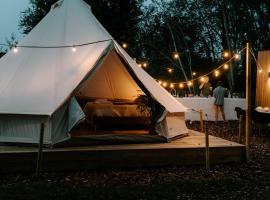 Glamping Boszee，位于米德尔克尔克的豪华帐篷