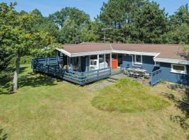 4 Bedroom Stunning Home In Rørvig，位于勒维的酒店