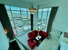 Duplex Loft Maritime Suites Georgetown Karpal Singh Drive Sea City View，位于Georgetown的酒店