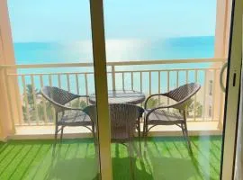 لافيستا سي فيو ريزيدنس La Vista Sea View Residence family and business