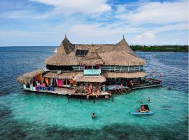 Casa en el agua，位于Tintipan Island的酒店