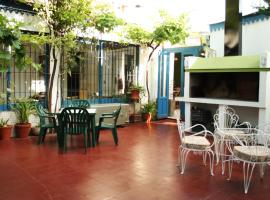 Antonieta Hostel，位于圣拉斐尔San Martin central square附近的酒店