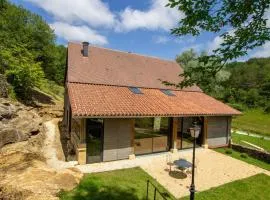 Gîte de Charme avec Piscine Chauffée et Accessibilité, Proche des Sites Touristiques du Périgord Noir - FR-1-616-381