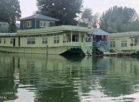 Moon View Floating Houseboat