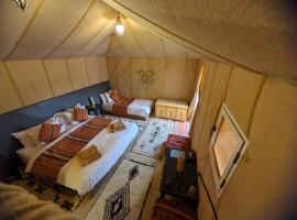 Brad Merzouga Luxury Camp，位于Merdani的酒店