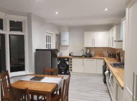 Spacious 3 bedroom house 30mins from London Bridge，位于Belvedere的酒店