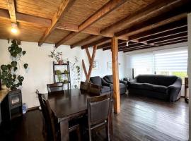 CASONA AZABACHE en Mariscadero, Pelluhue，位于Mariscadero的酒店