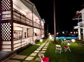 White Turtle Hotel