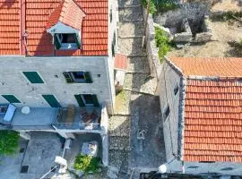 Stone house Kurtić stara Podgora