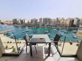 Supreme Seafront apt with Balcony in St.Julian's
