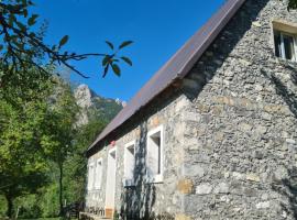 Guest House Emanueli，位于Tropojë的别墅