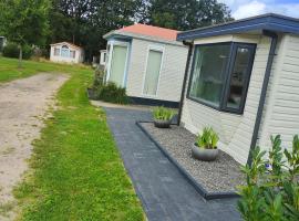 Chalet midden in de natuur!，位于安卢的木屋