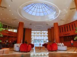 Eagles Downtown Zahabia Resort & Aqua Park，位于赫尔格达的酒店