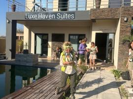 Luxe Haven Suites，位于马翁的住宿加早餐旅馆