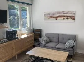 Maison 2 pièces dans parc privé, forêt, loisirs, ecuries de chevaux