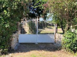 Les Anges Bleus，位于Chavannes-sur-Reyssouze的酒店