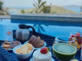 Casa em Paraty, piscina com vista para o mar