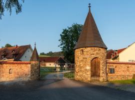 La Bohème Lodges and Glamping，位于Vrhaveč的酒店