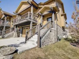 Spacious Jordanelle Retreat, Minutes to Deer Valley and Park City, Private Hot Tub, Mountain View