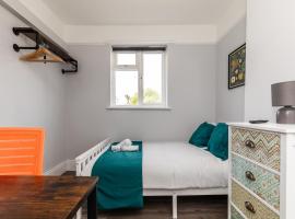 Dove Court Travel Lodge 2 - First Floor Ensuite，位于布里斯托的酒店
