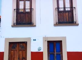 Linda casa azul ubicada en el corazón de Pátzcuaro，位于帕茨库卡罗的度假屋