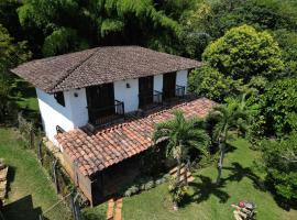 Habitacion Cabaña The View，位于Pance的酒店