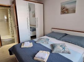 Rooms & studio OLD TOWN PAG，位于帕格的酒店