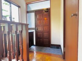 2階建1棟貸しの寝室4部屋 無料高速Wi-Fi，位于横滨的酒店