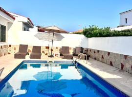 Chalet junto al mar con piscina privada，位于卡兰博希的酒店