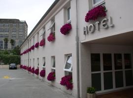 Hotel Parking Miradoiro de Belvís，位于圣地亚哥－德孔波斯特拉的酒店