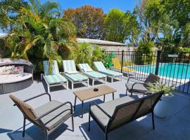 Equipped House W Pool & Patios, Near the Beaches, Prime Location- Ideal for Small Families, Coastal Haven，位于劳德代尔堡的酒店